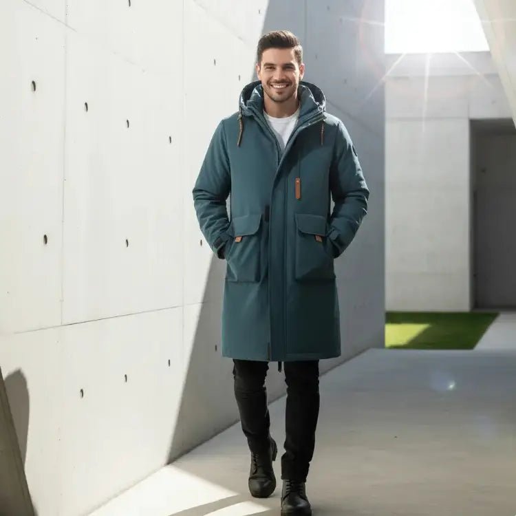 Parka homme polyvalente 2025, moderne et stylée, offrant protection et élégance dans un environnement urbain.
