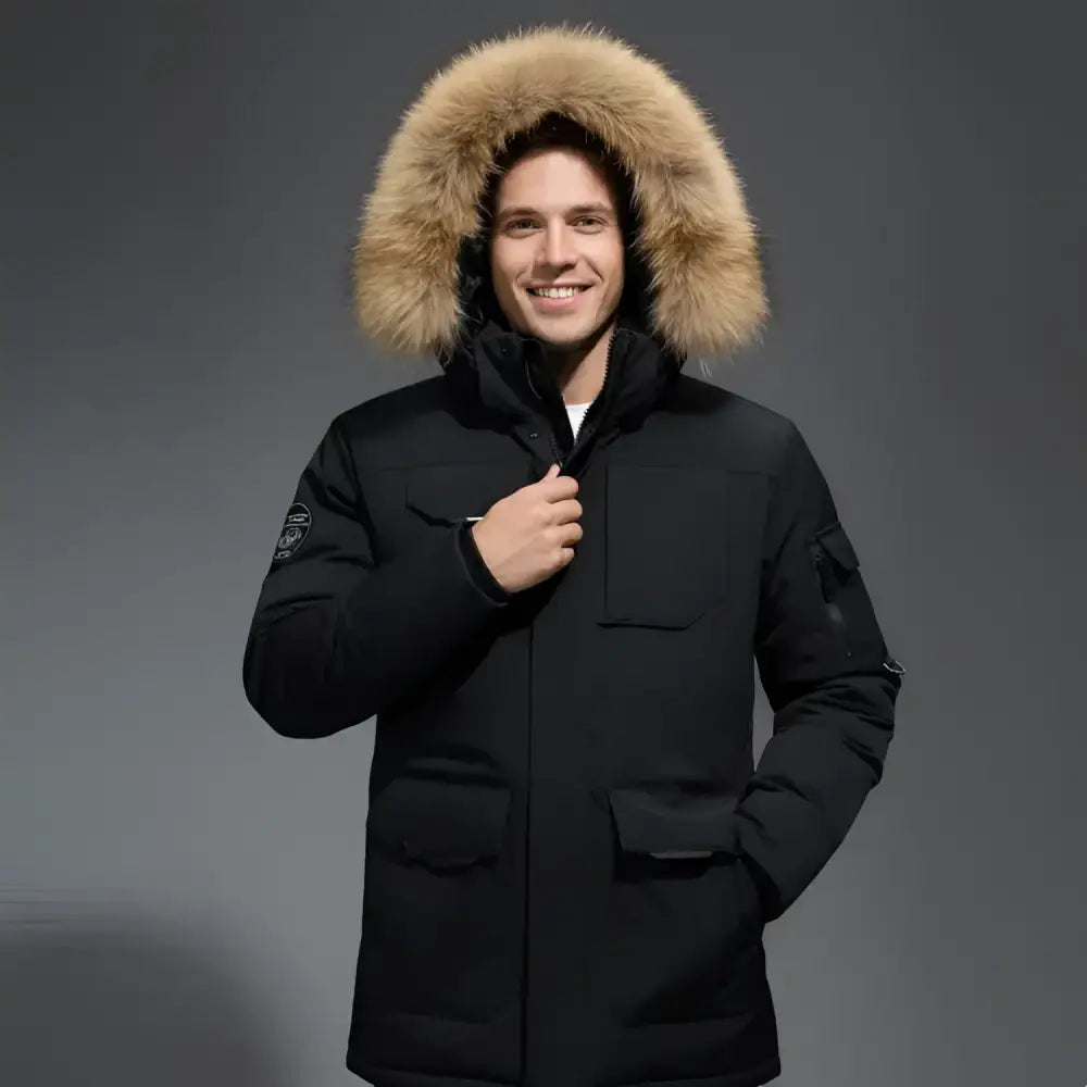 Doudoune et parka homme avec capuche en fausse fourrure, veste noire chaude et élégante pour l'hiver.