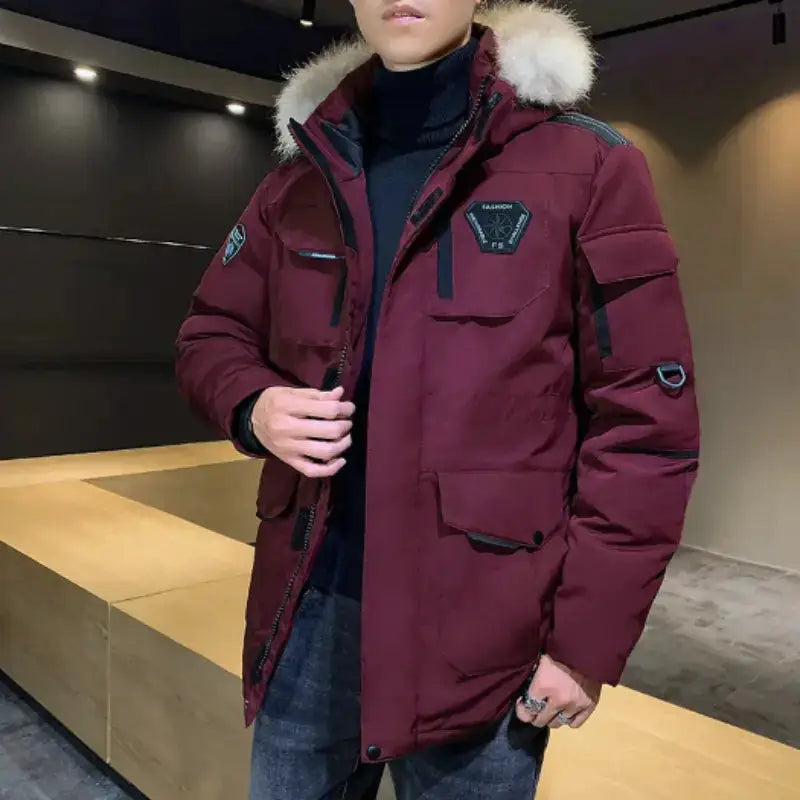 Doudoune et parka homme - Parka avec capuche fourrure, élégante et chaude pour l'hiver, disponible en bordeaux.