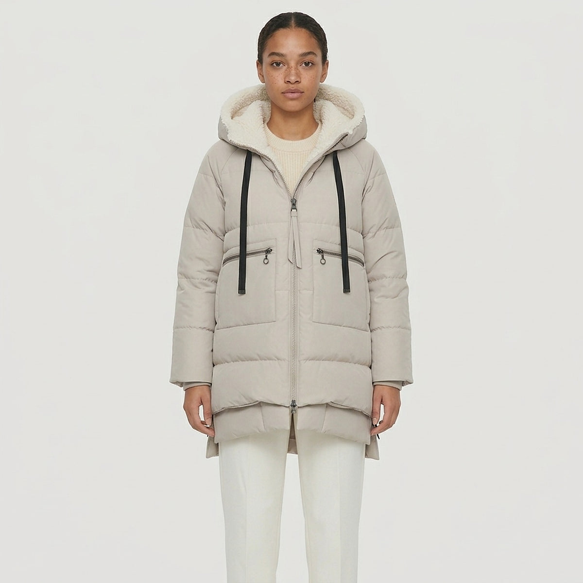 Doudoune femme mi-longue à capuche beige, doublure sherpa écrue, coupe oversize – La Banquise
