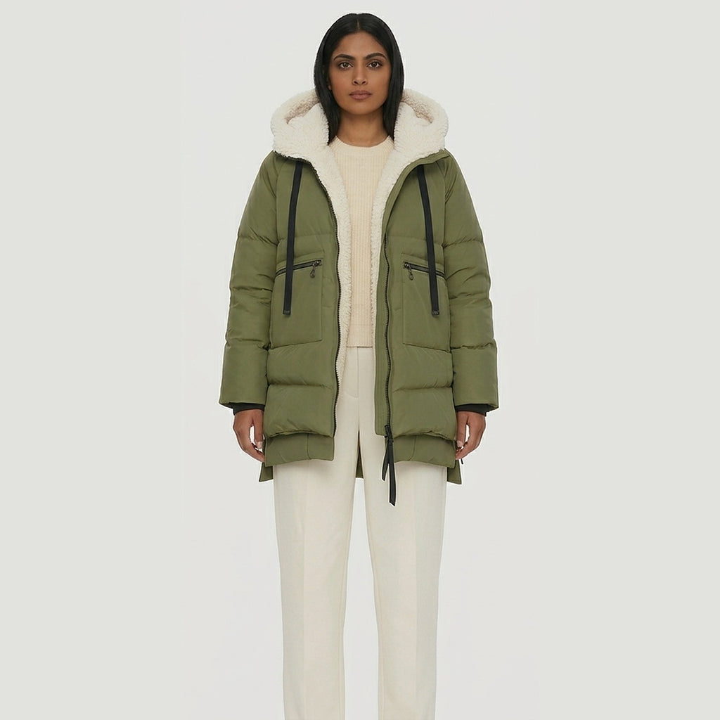 Doudoune femme mi-longue à capuche vert olive, doublure sherpa écrue, coupe oversize – La Banquise