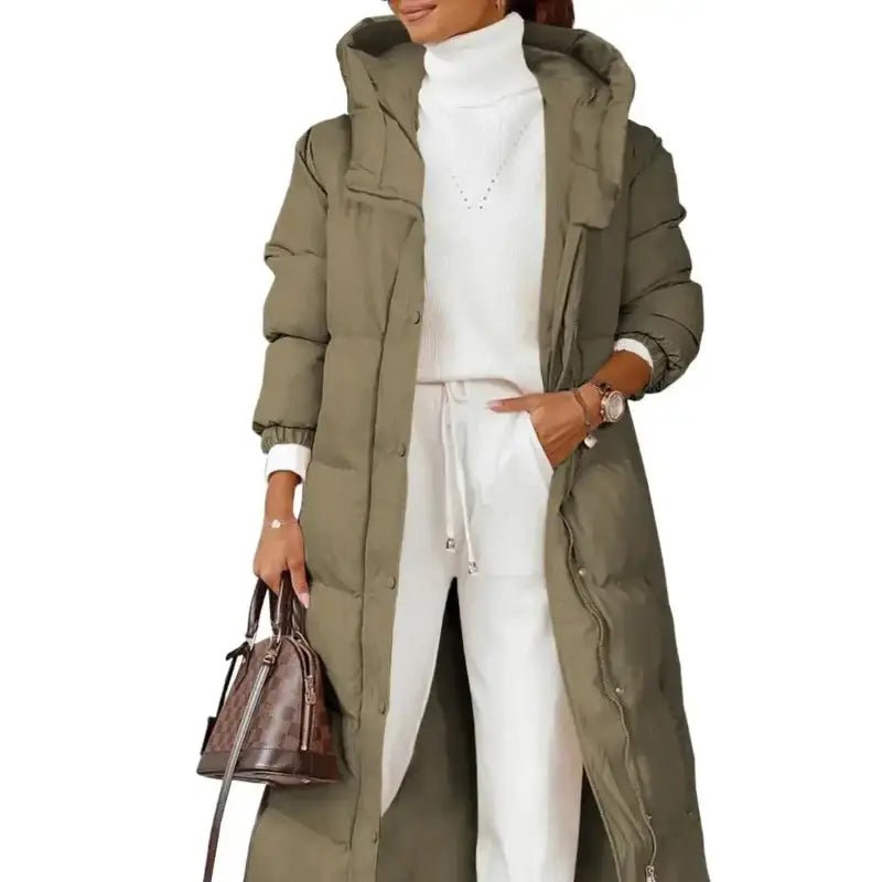 Longue parka femme kaki avec capuche, idéale pour l'hiver et le confort.