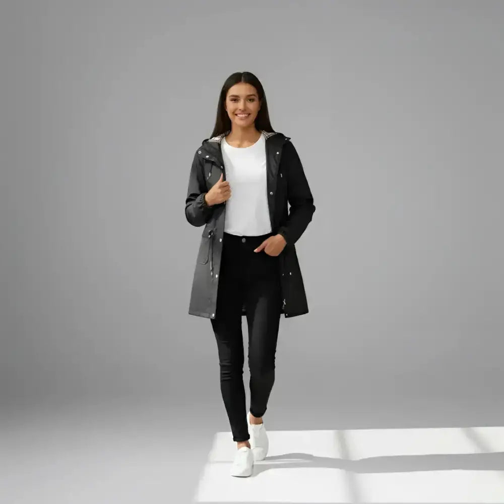 Manteau parka pour femme - Modèle "Copenhague" porté par une femme souriante, idéale pour mi-saison.
