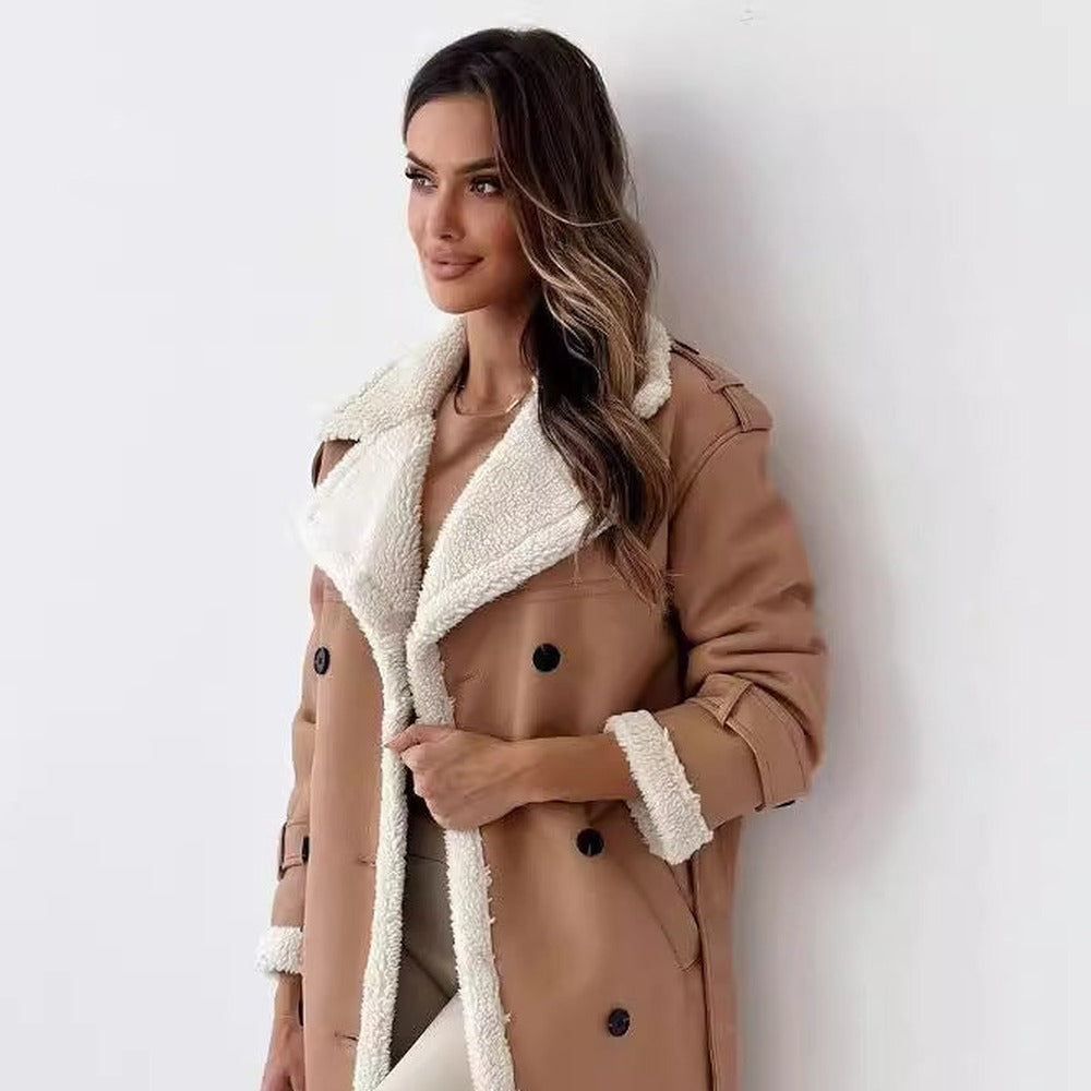 Manteau sherpa femme camel porté de profil