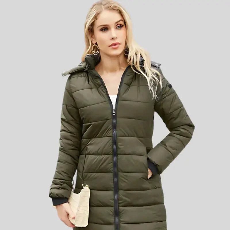 Parka femme imperméable vert militaire de La Sentinelle, avec capuche et coupe polyvalente.