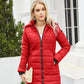 Parka chaude femme imperméable avec doublure matelassée et capuche rouge