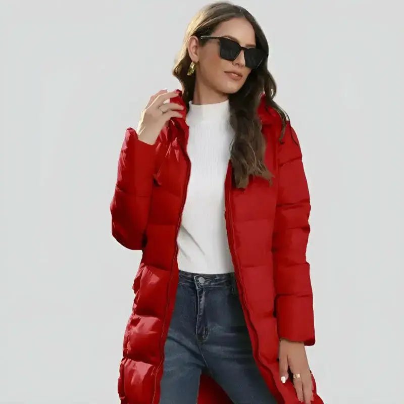 Parka femme longue imperméable chaude en rouge avec capuche, idéale pour l'hiver.