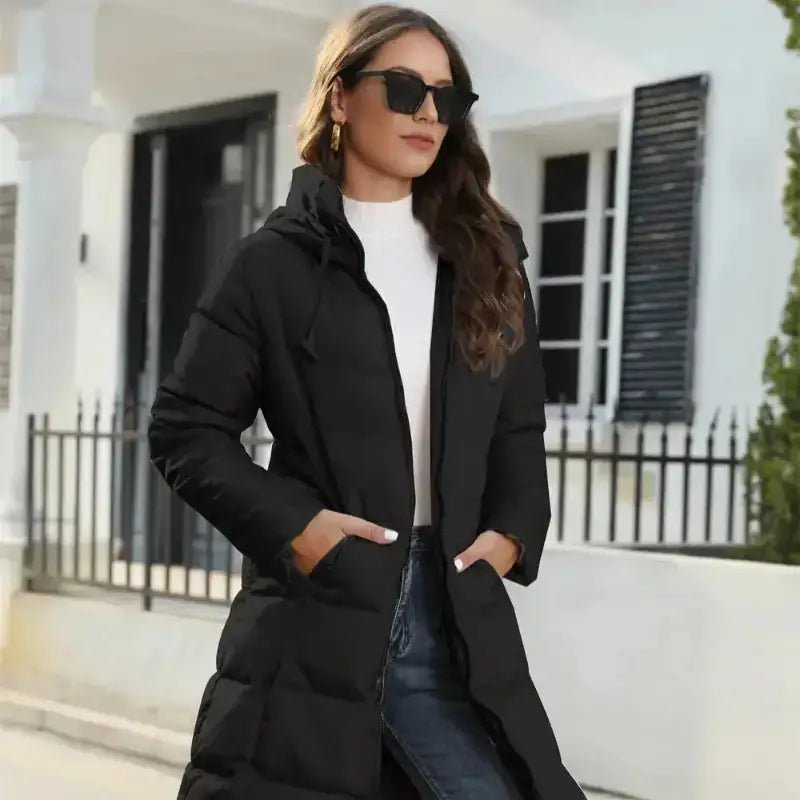 Parka chaude imperméable femme - Manteau d'hiver noir avec capuche, style moderne et élégant.