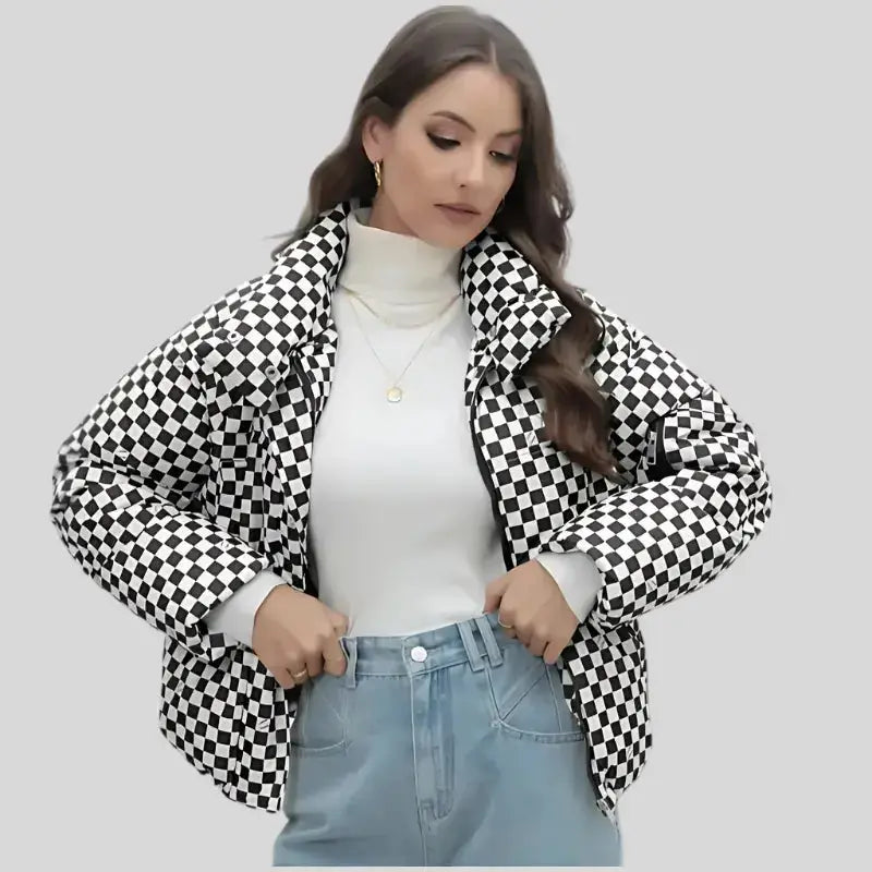 Parka chaudes femmes à imprimé damier, moderne et isolante, idéale pour l'hiver.
