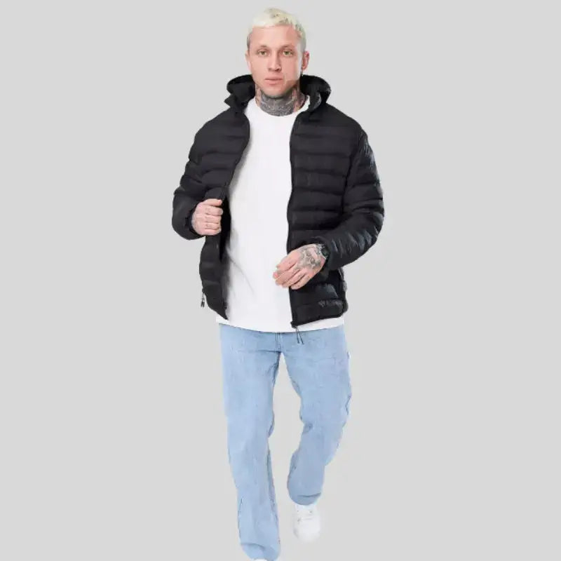 Parka doudoune homme portée par un homme, chaleur et légèreté pour l’hiver, style moderne.