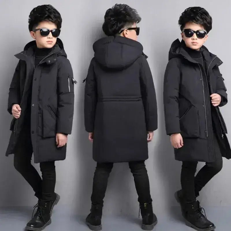 Parka enfant garçon - Manteau d'hiver noir avec capuche, style moderne et fonctionnel, pour temps froid.