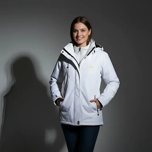 Parka femme à capuche blanche avec poches zippées et ajustements fonctionnels
