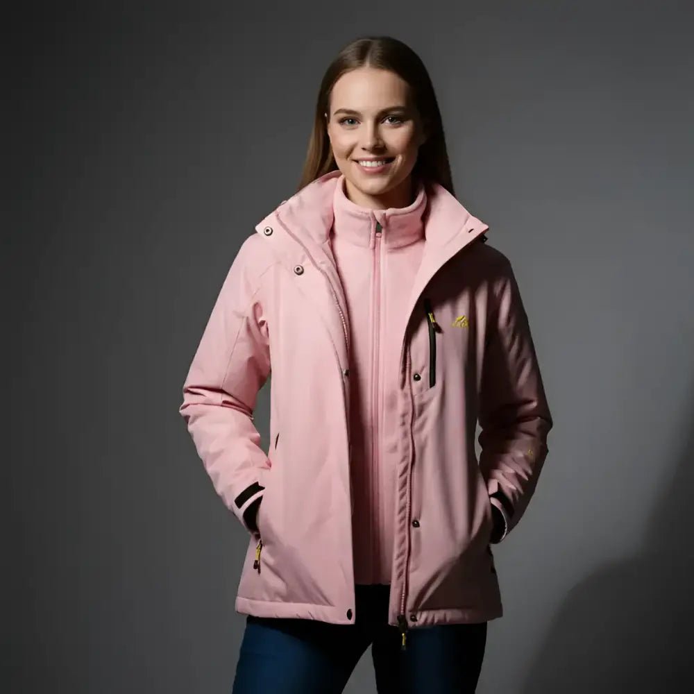 Parka femme à capuche coloris rose, modèle technique avec coupe ajustée pour un confort optimal.