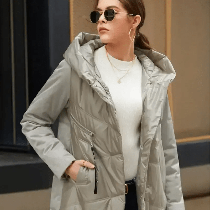 Parka longue femme matelassée à capuche couleur gris, idéale pour l'hiver.