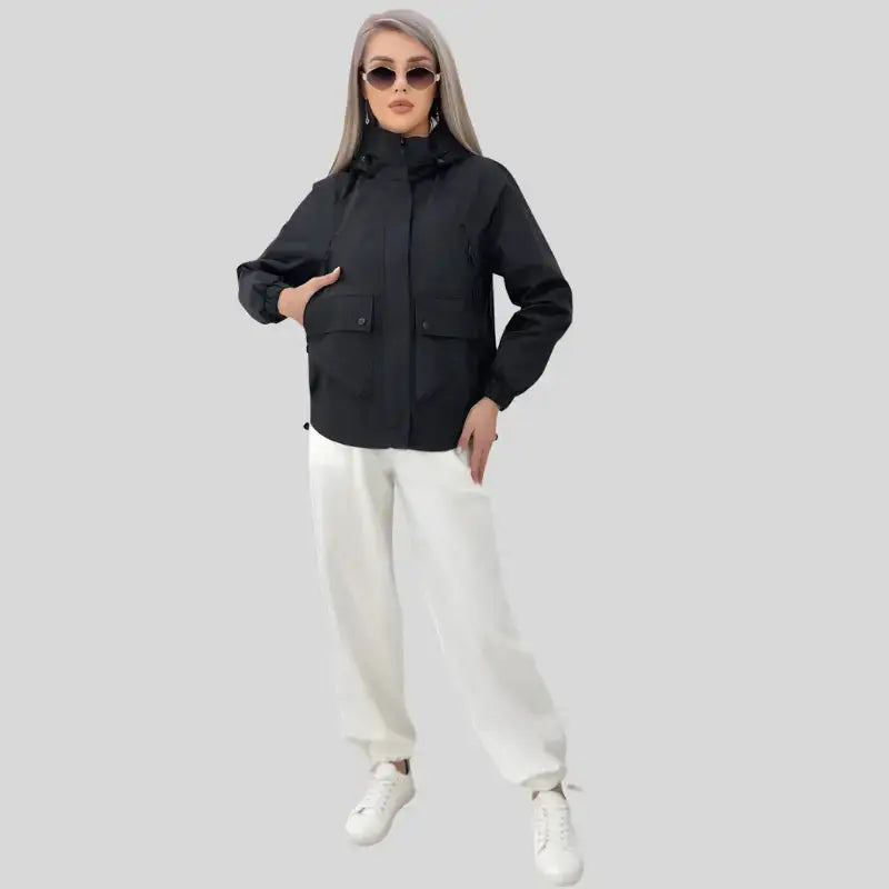 Parka noir femme avec capuche réglable, doublure intérieure, veste windbreaker noire pour femmes