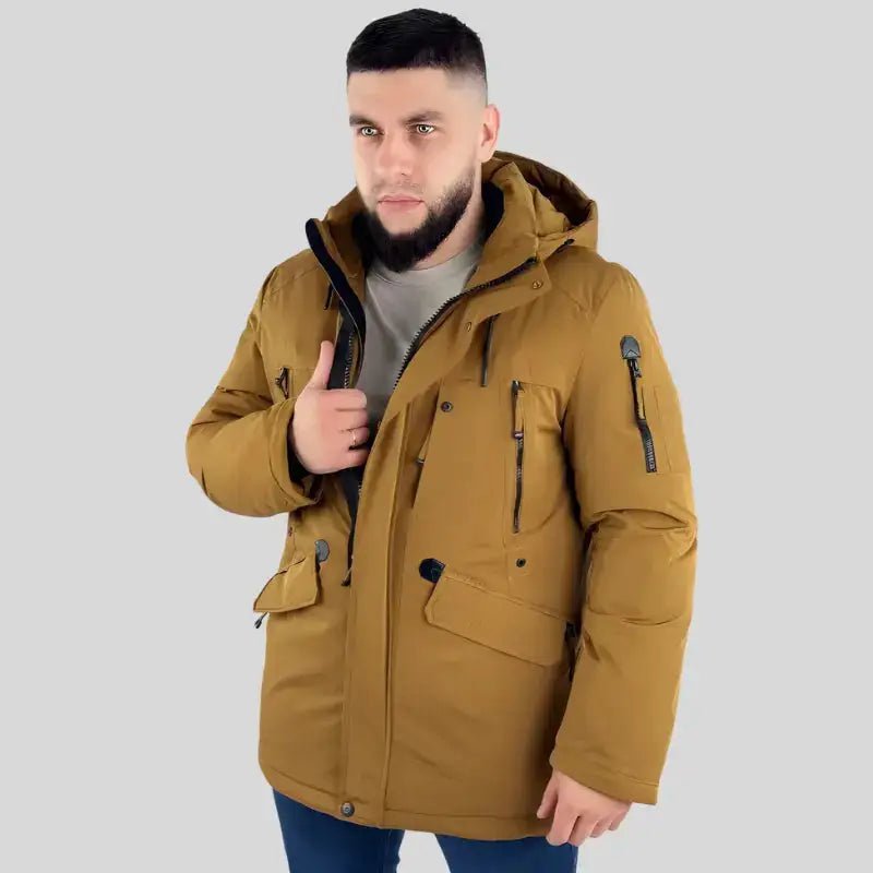 Parka grande taille homme à capuche Le Costaud en couleur brune, idéale pour les morphologies XL à 7XL.
